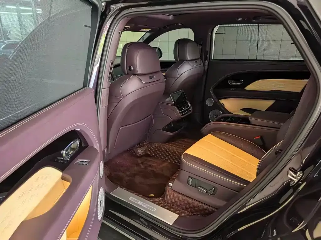Bentley Bentayga 2023 из CN, фото 4