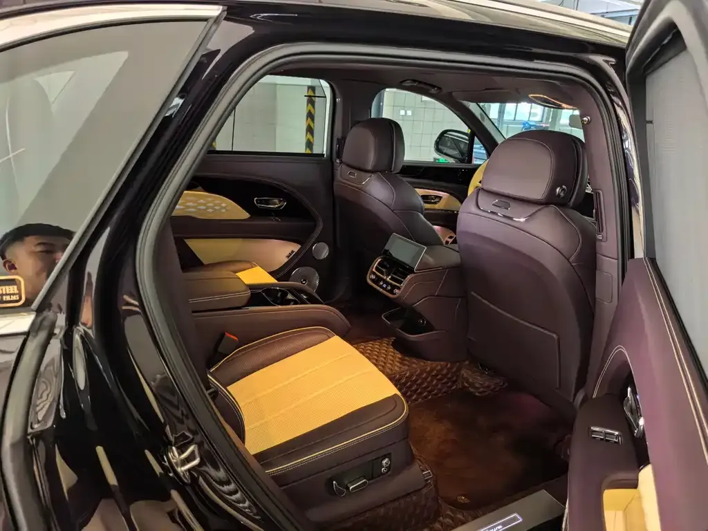 Bentley Bentayga 2023 из CN, фото 7