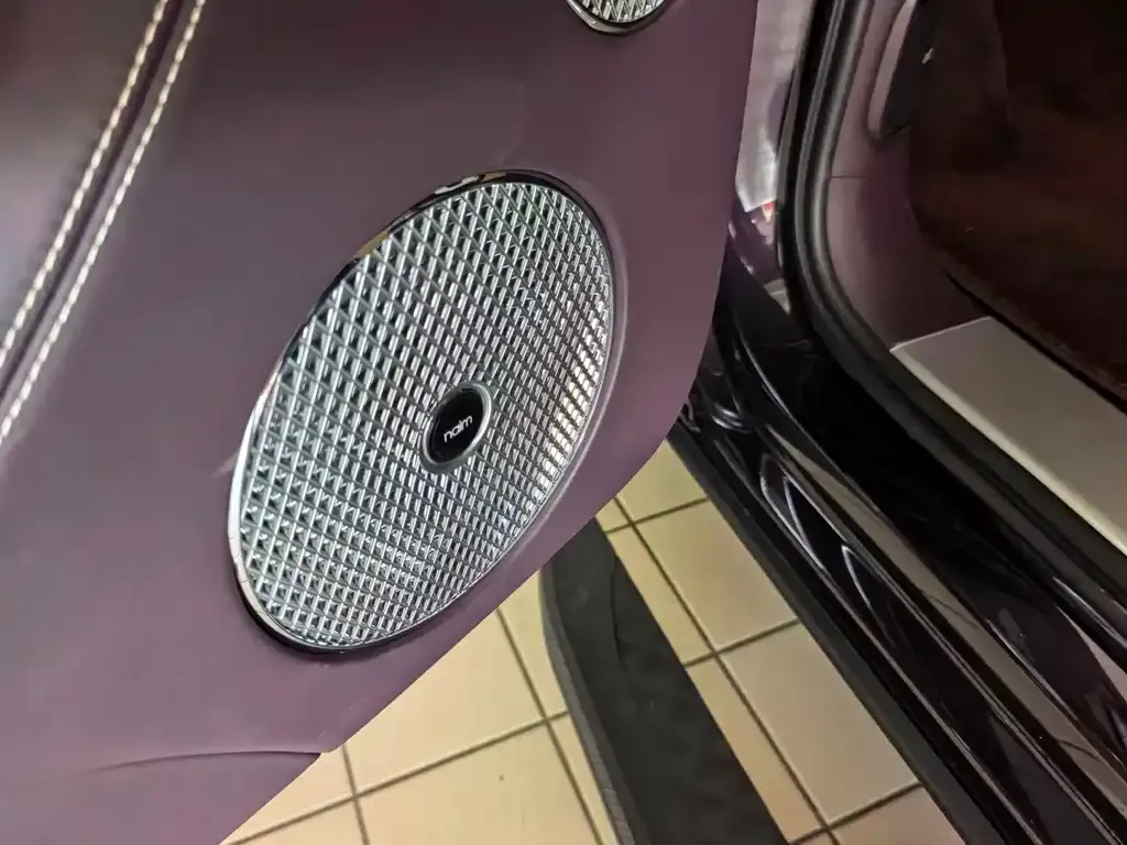 Bentley Bentayga 2023 из CN, фото 10