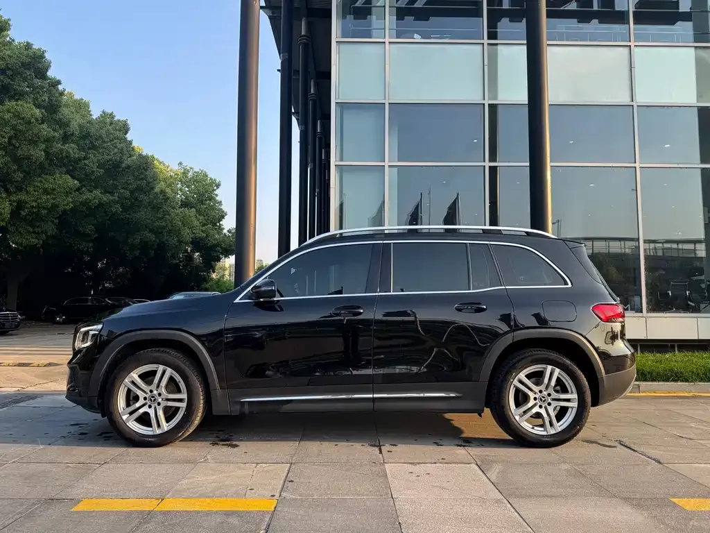 Mercedes-Benz GLB 2023 из CN, фото 2