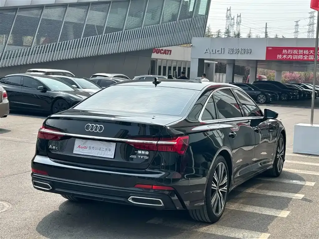 Audi A6L — фото 9