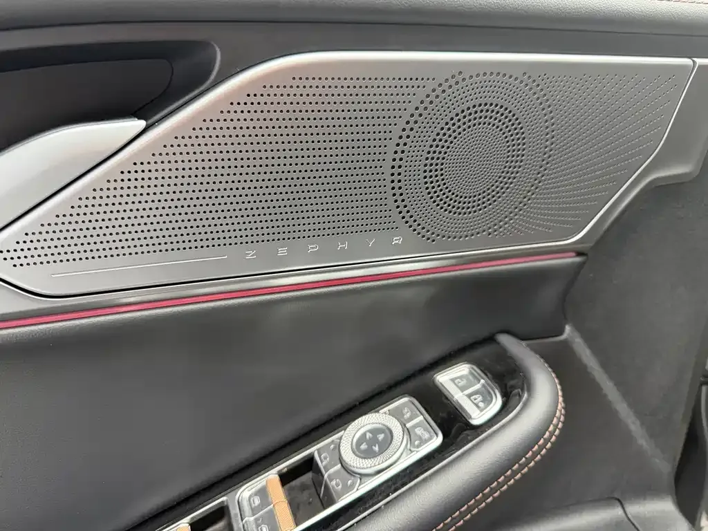 Lincoln Z 2023 из CN, фото 7
