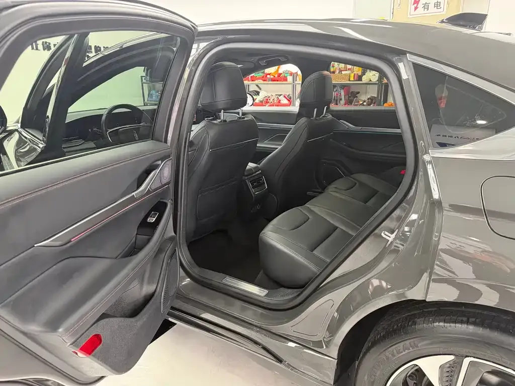 Lincoln Z 2023 из CN, фото 6
