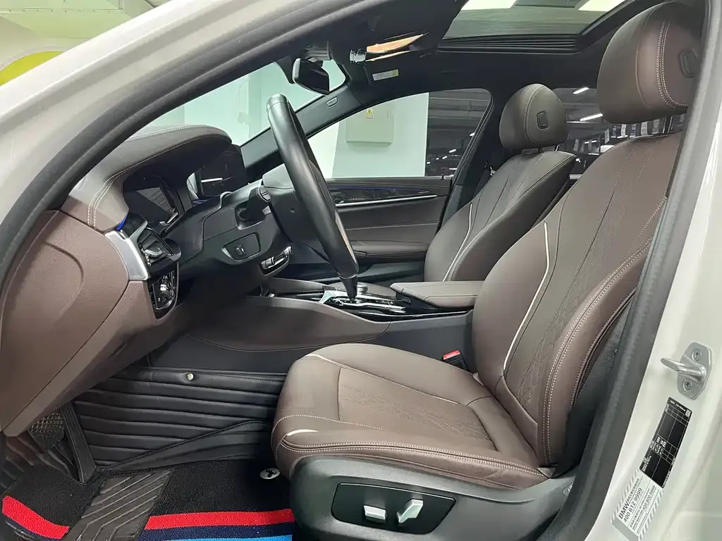 BMW 5 Series 2022 из CN, фото 7