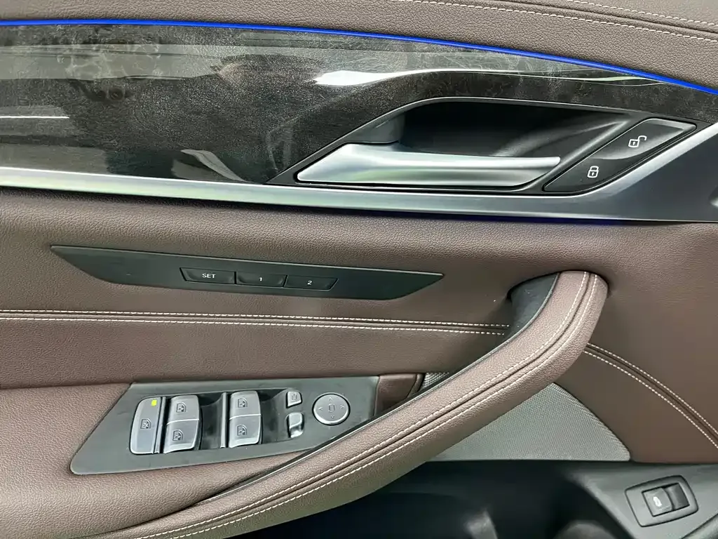 BMW 5 Series 2022 из CN, фото 9
