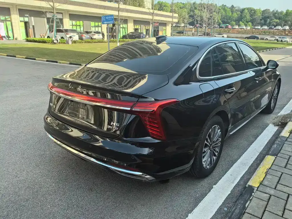 Hongqi H5 — фото 3