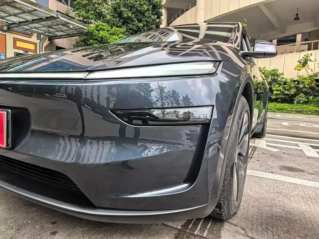 Tesla Model Y — фото 10
