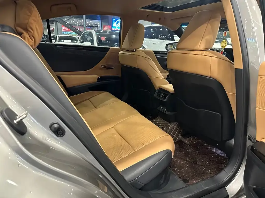 Lexus ES 2023 из CN, фото 4