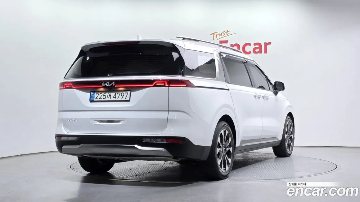Kia Carnival — фото 5