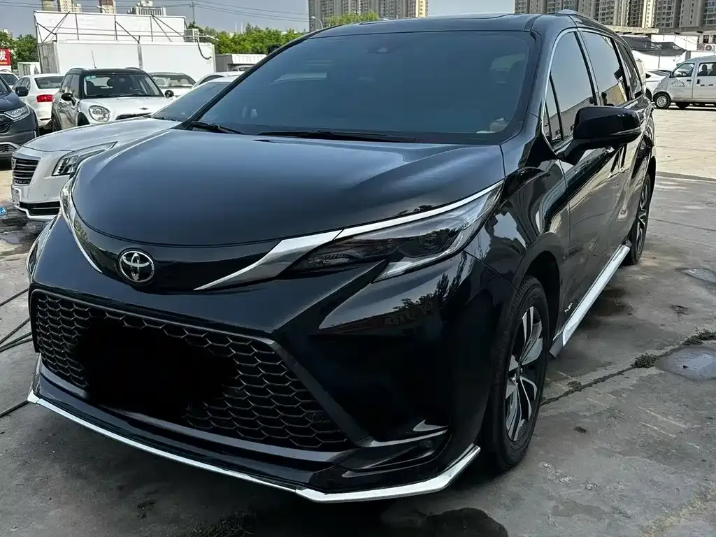 Toyota Granvia — фото 1