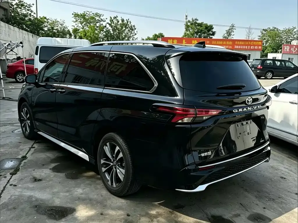 Toyota Granvia — фото 7