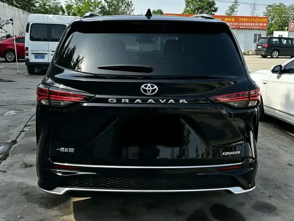 Toyota Granvia — фото 6