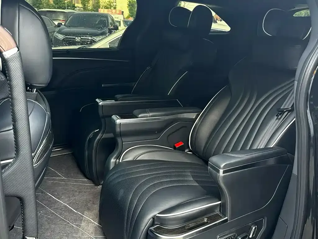 Toyota Granvia — фото 4