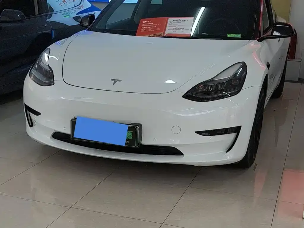 Tesla Model 3 — фото 1