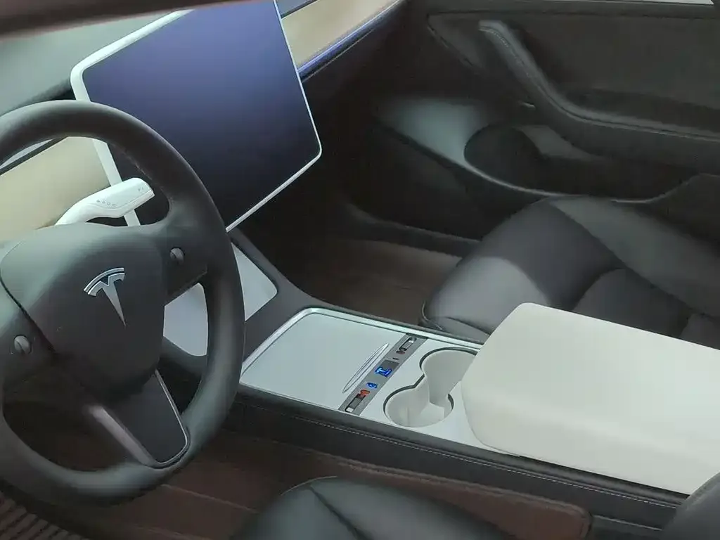 Tesla Model 3 — фото 3