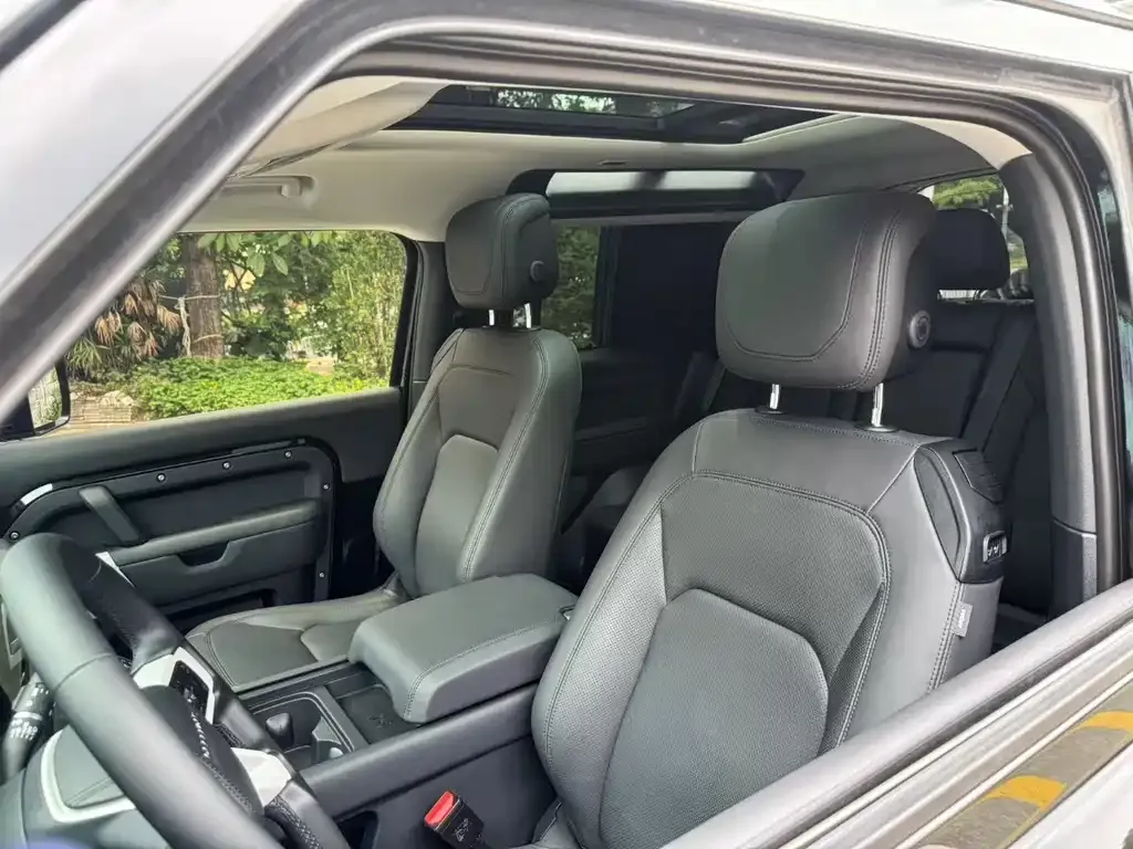 Land Rover Defender 2023 из CN, фото 3
