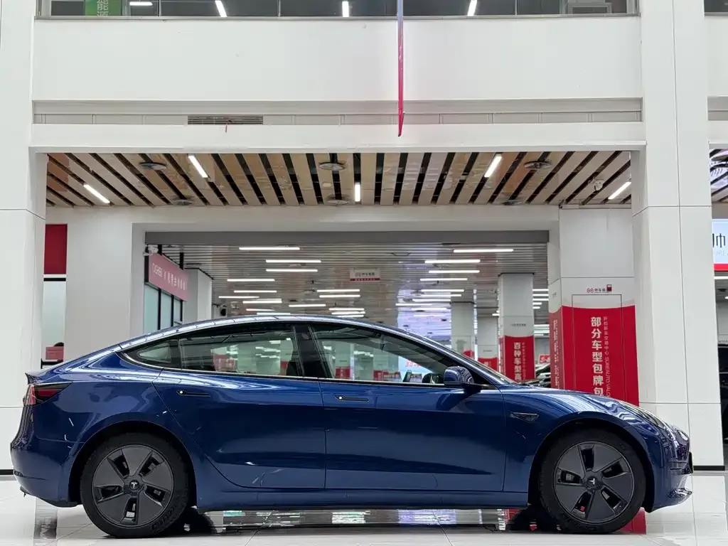 Tesla Model 3 — фото 2