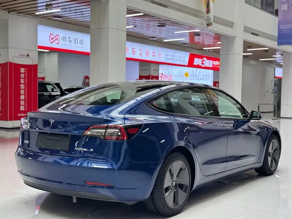 Tesla Model 3 — фото 7