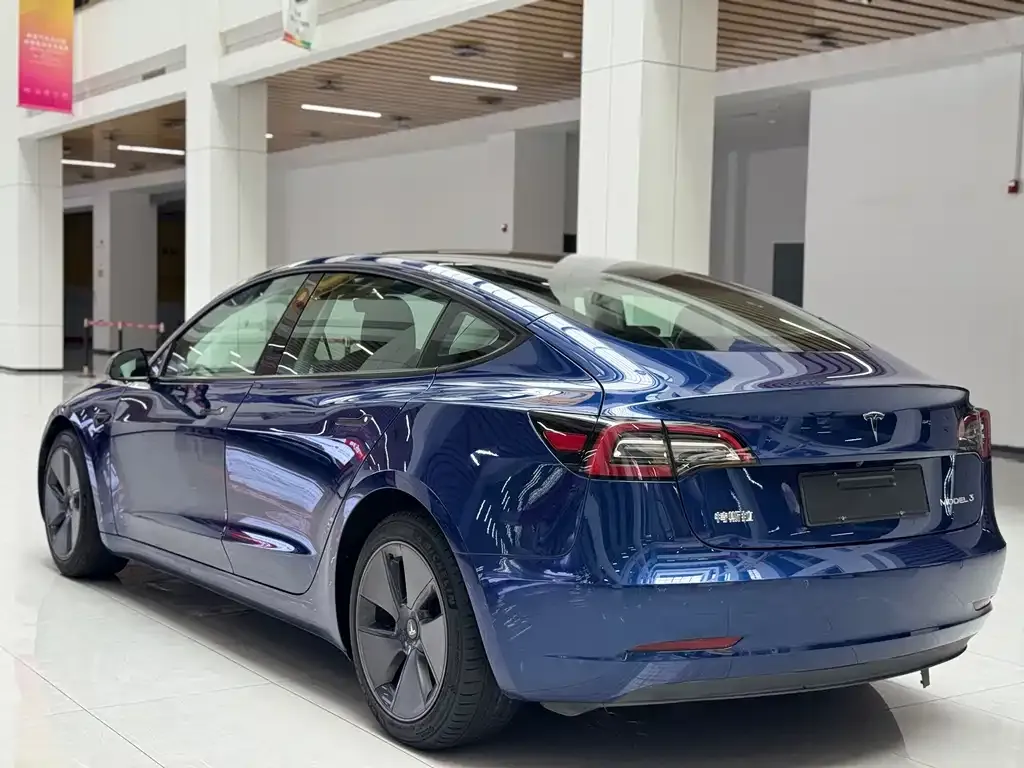 Tesla Model 3 — фото 9