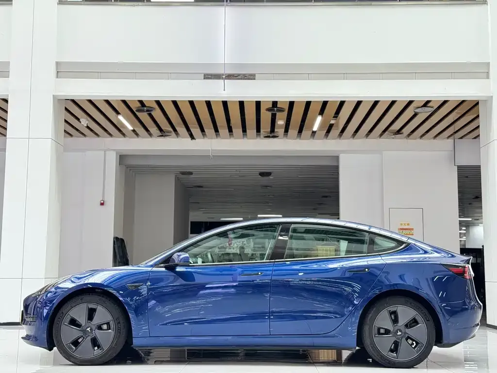 Tesla Model 3 — фото 5