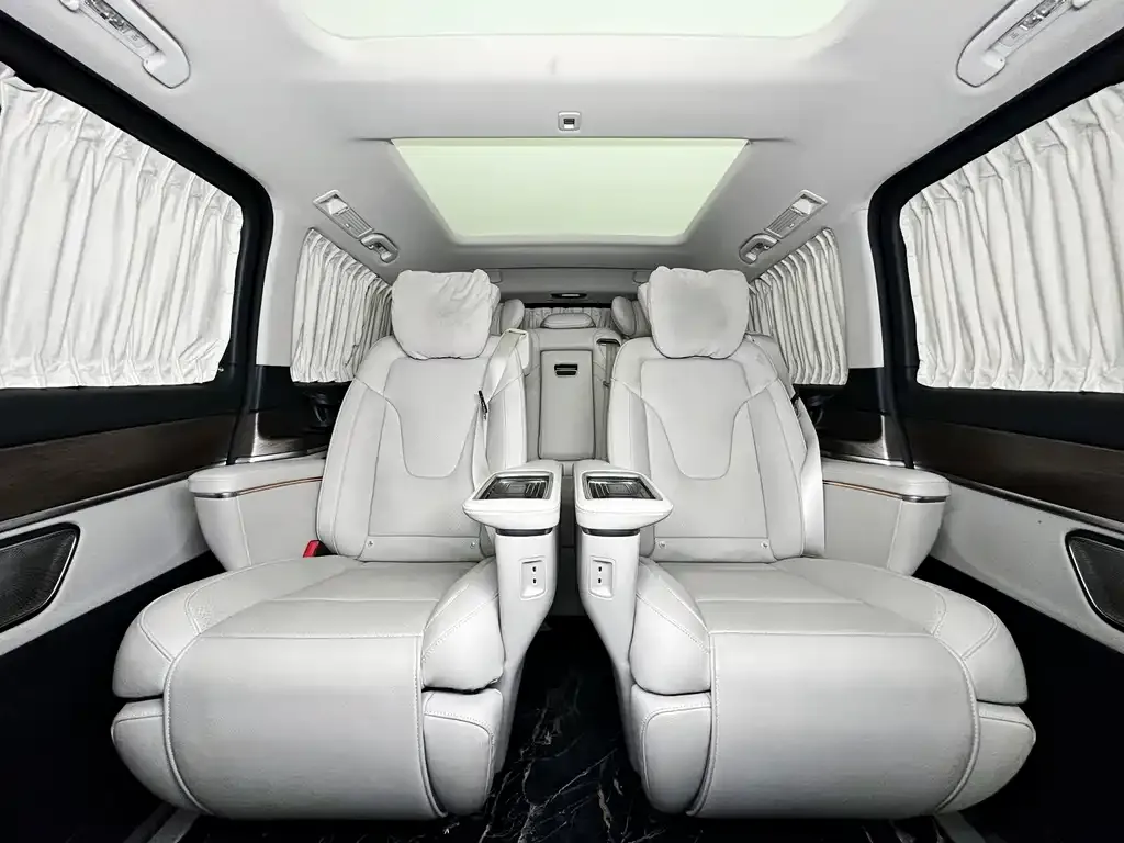 Mercedes-Benz V-Class 2023 из CN, фото 4
