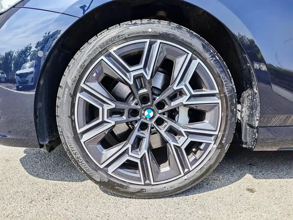 BMW 5 Series 2025 из CN, фото 9