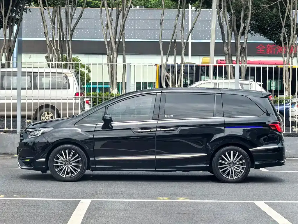 Honda Elysion 2024 из CN, фото 9