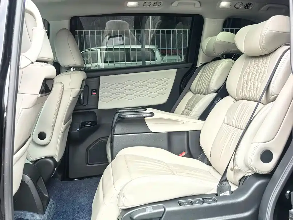 Honda Elysion 2024 из CN, фото 5