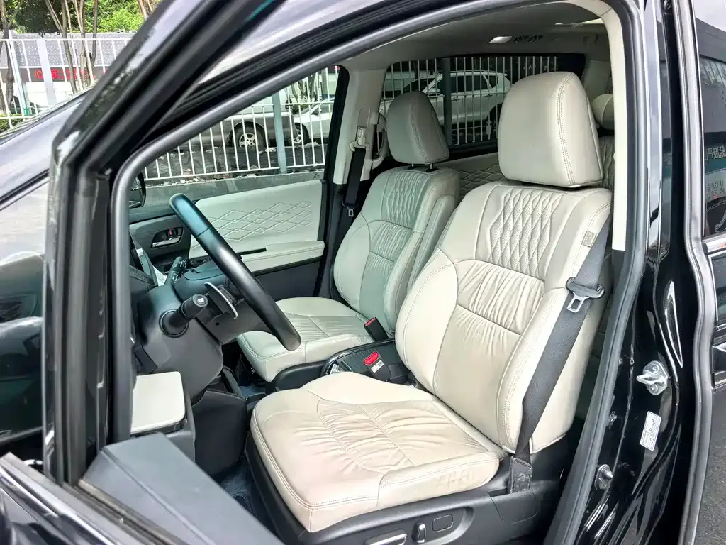Honda Elysion 2024 из CN, фото 7