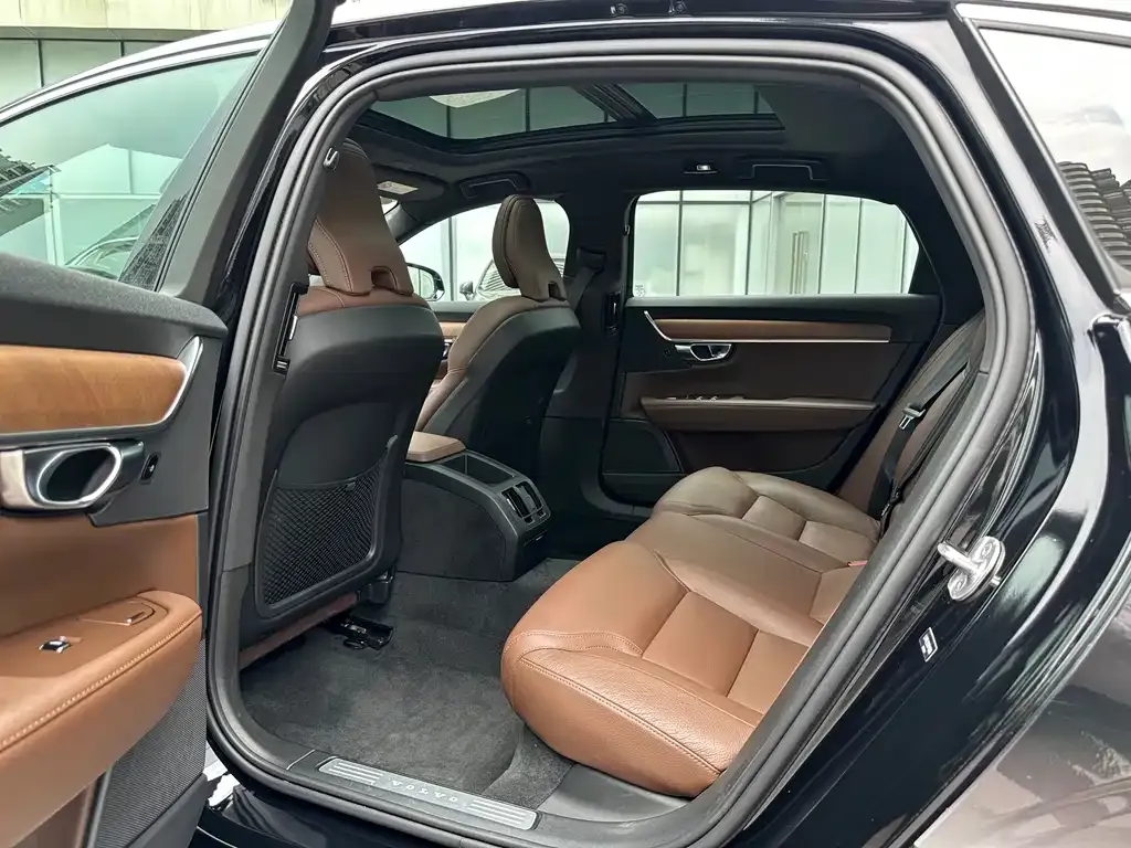 Volvo S90 2024 из CN, фото 6
