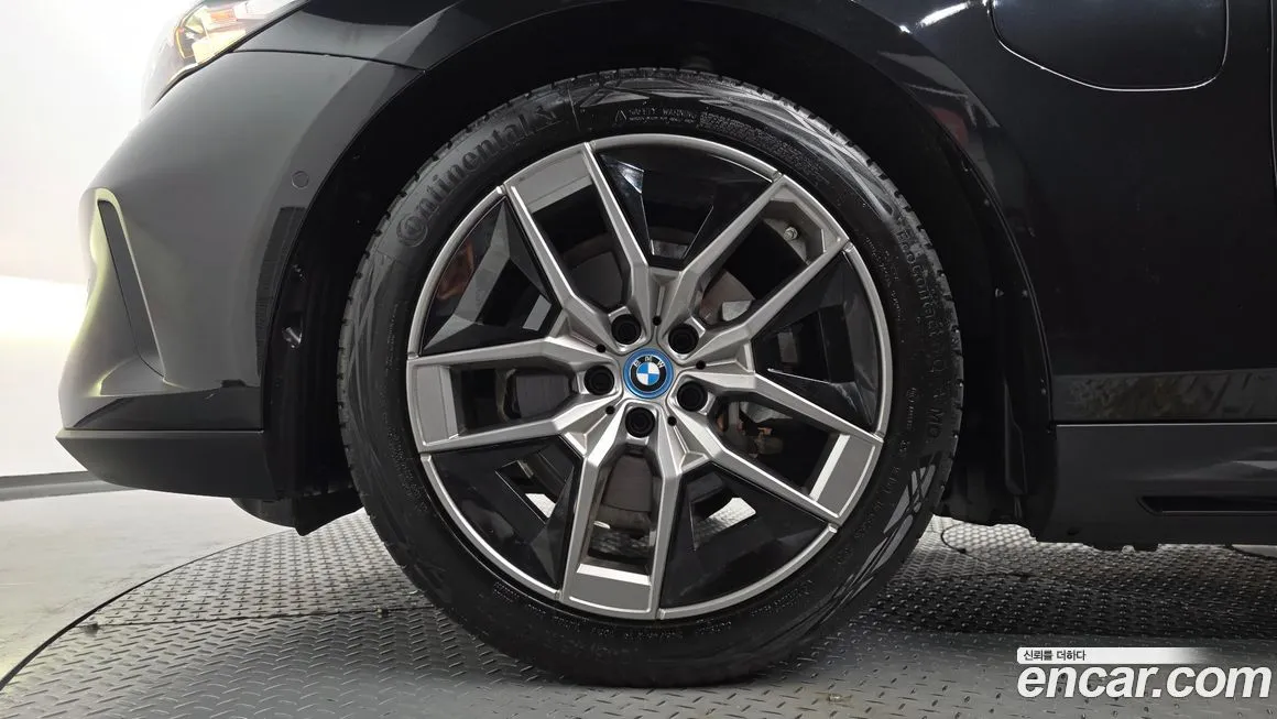 BMW 5-Series 2025 из KR, фото 10