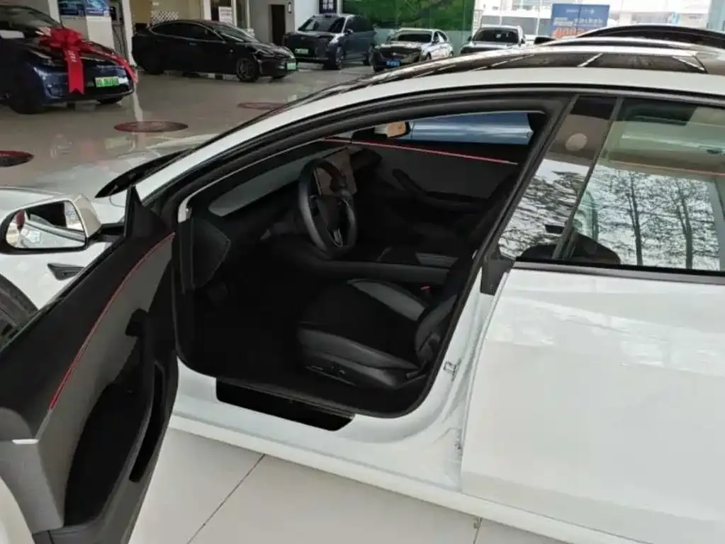 Tesla Model 3 — фото 5