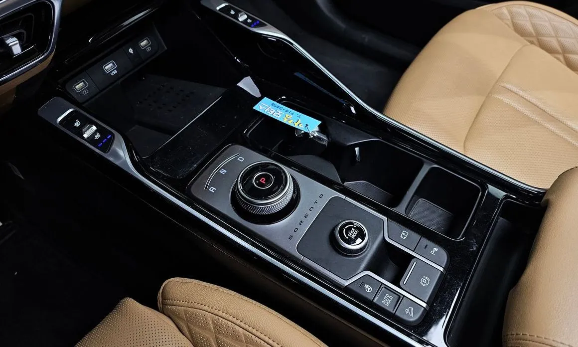 Kia Sorento — фото 8