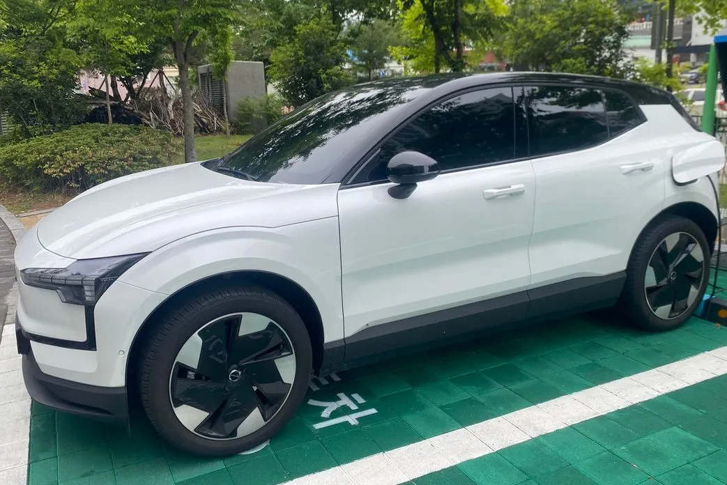 Volvo EX30 2026 из KR, фото 2