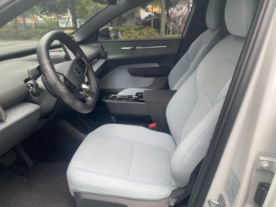 Volvo EX30 2026 из KR, фото 4