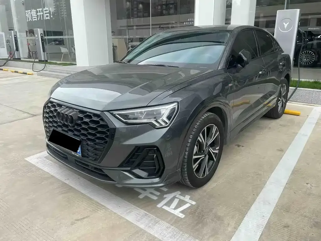 Audi Q3 Sportback 2023 из CN, фото 1