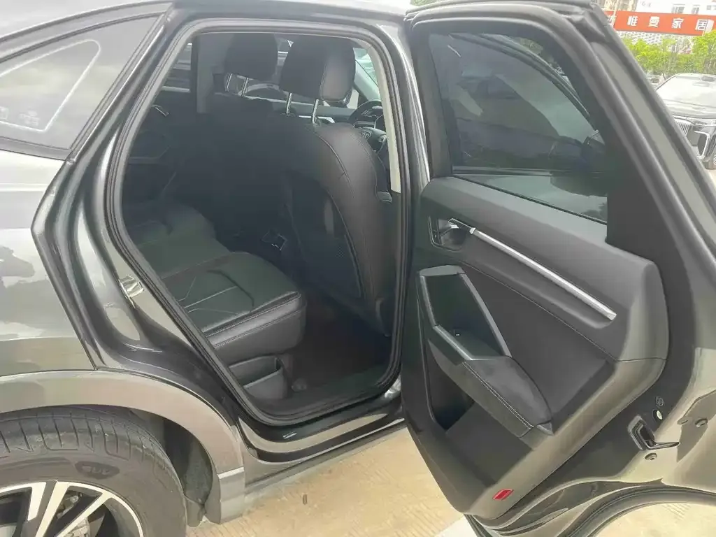Audi Q3 Sportback 2023 из CN, фото 9