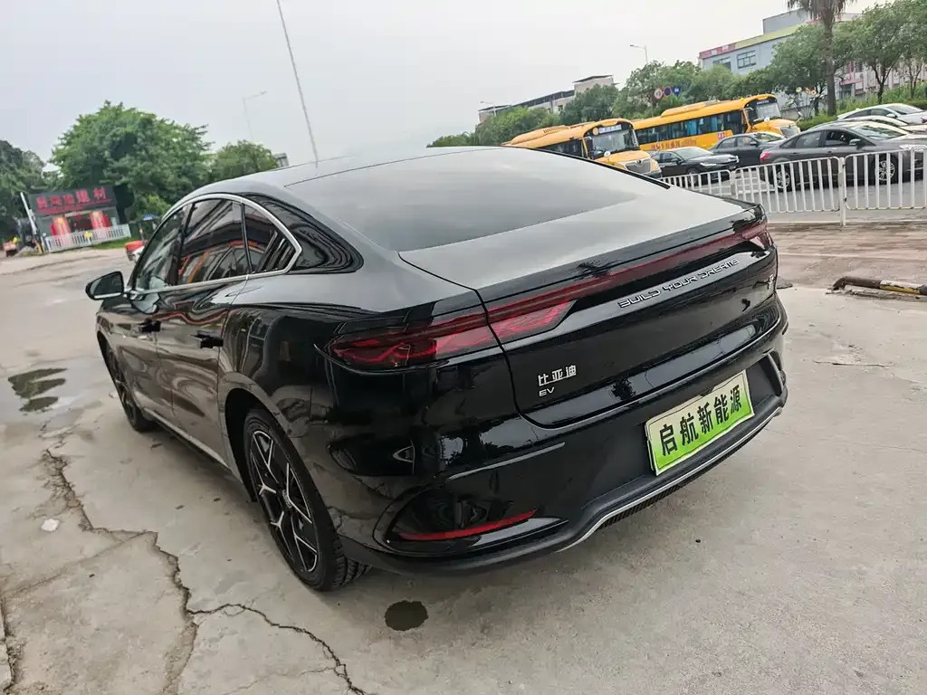 BYD Han — фото 10
