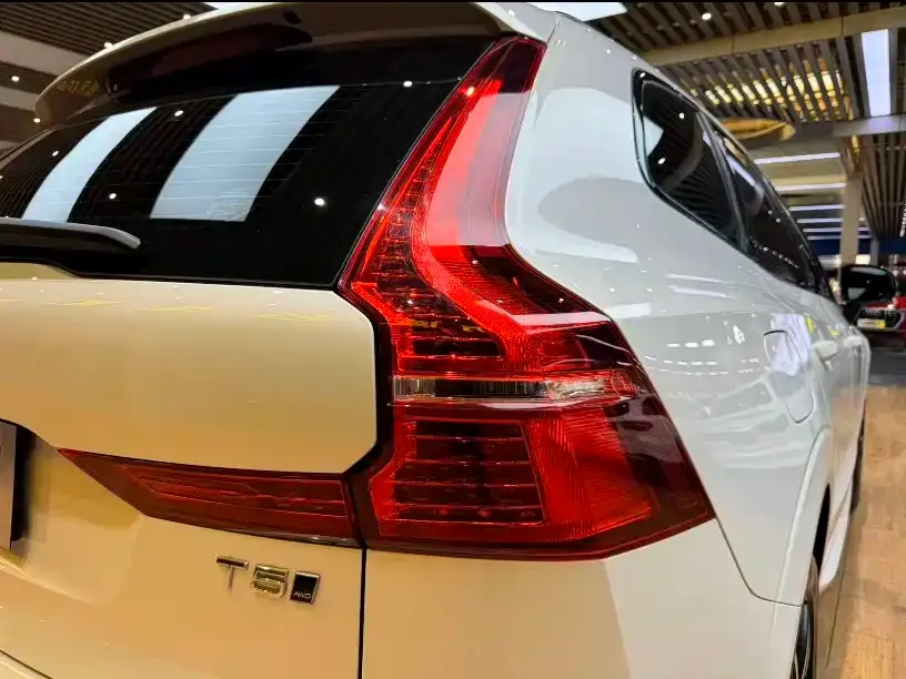 Volvo XC60 2021 из CN, фото 7