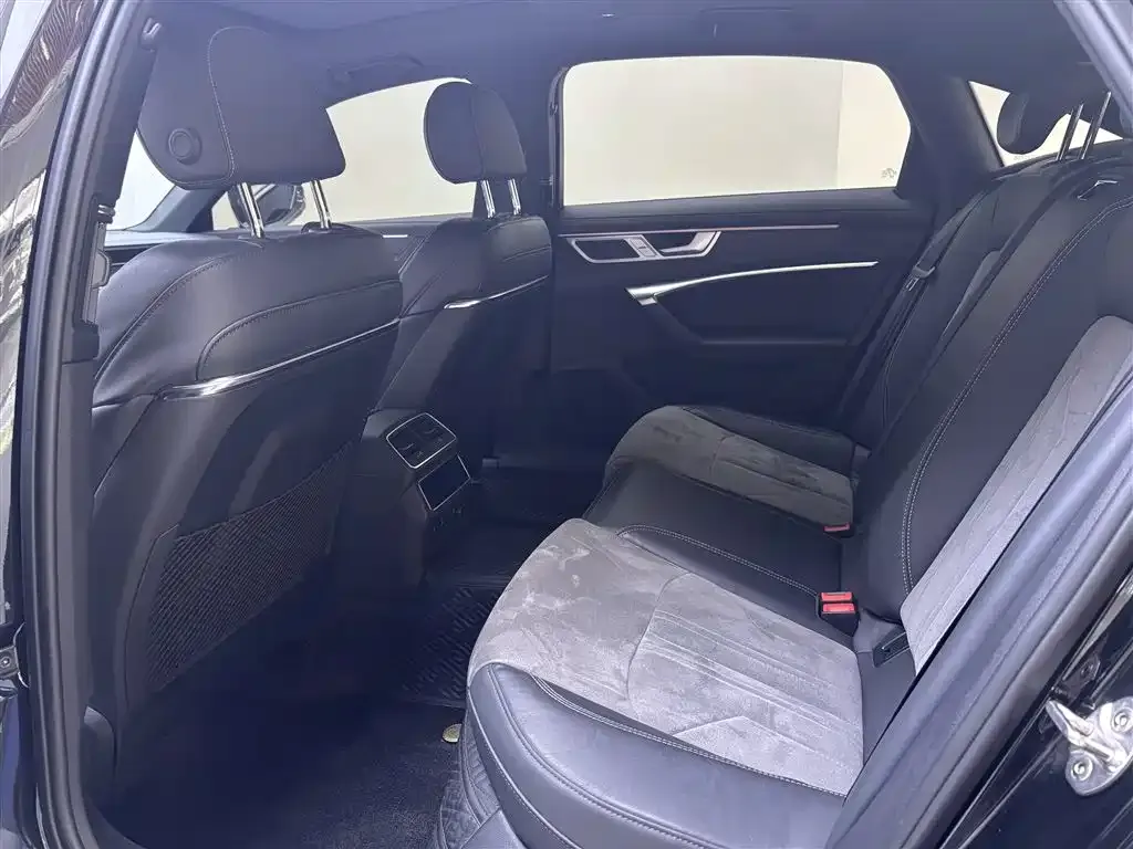 Audi A6L 2023 из CN, фото 10