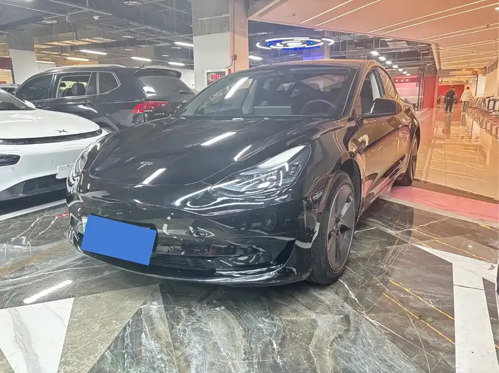 Tesla Model 3 — фото 1