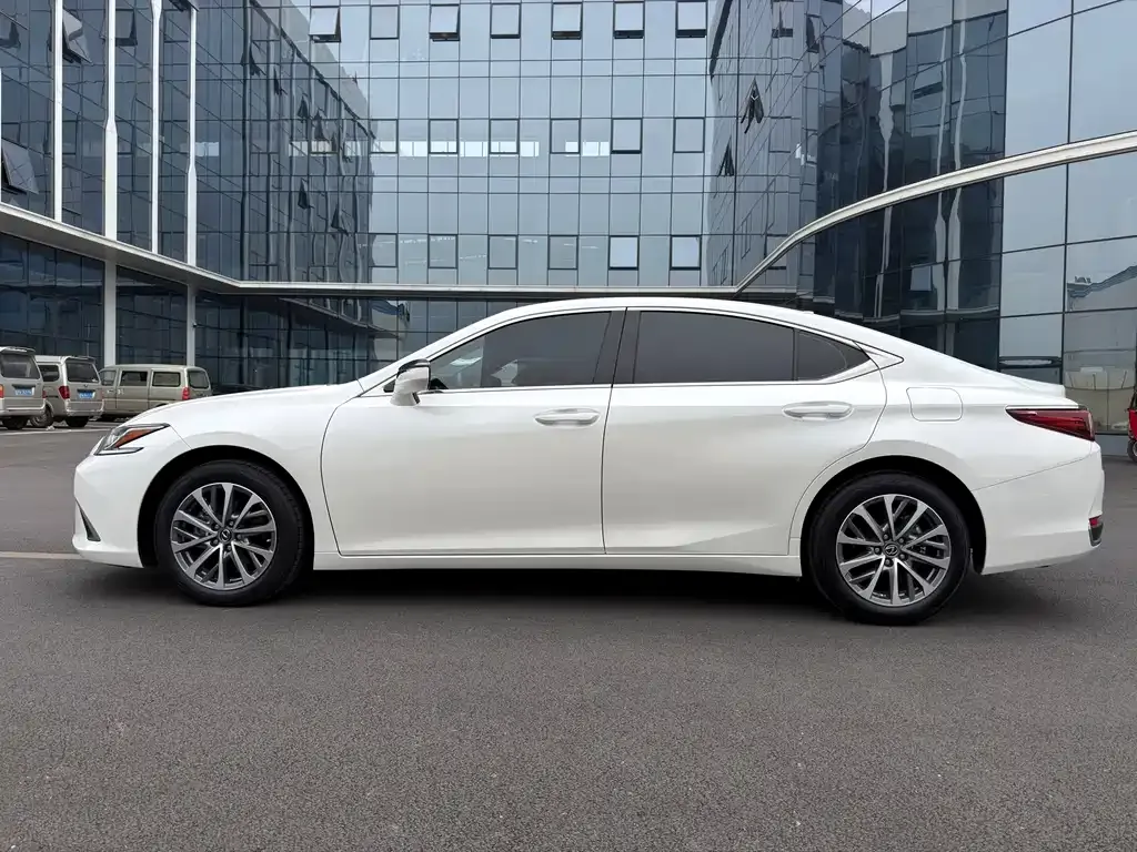 Lexus ES — фото 10