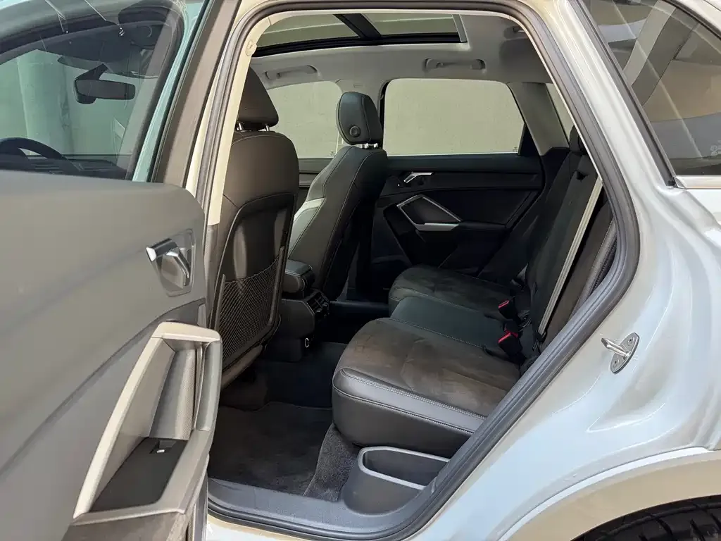 Audi Q3 2023 из CN, фото 2