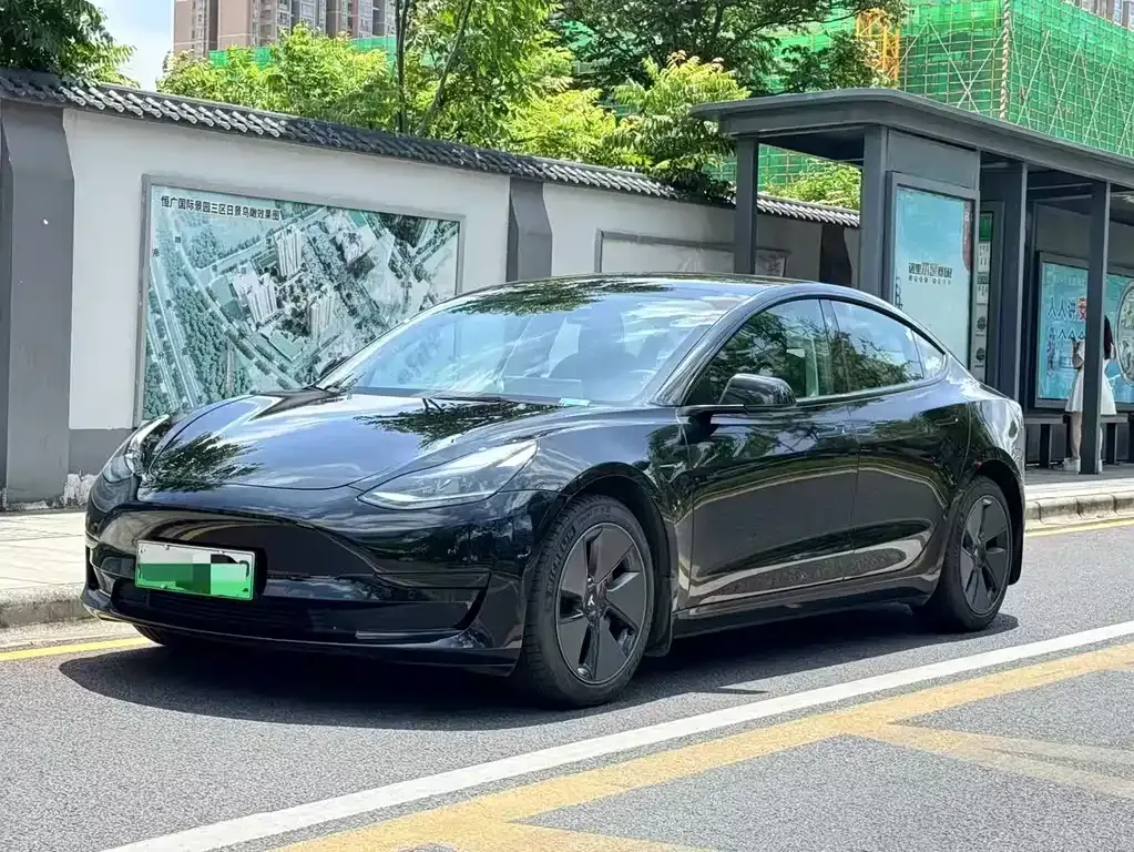 Tesla Model 3 — фото 1
