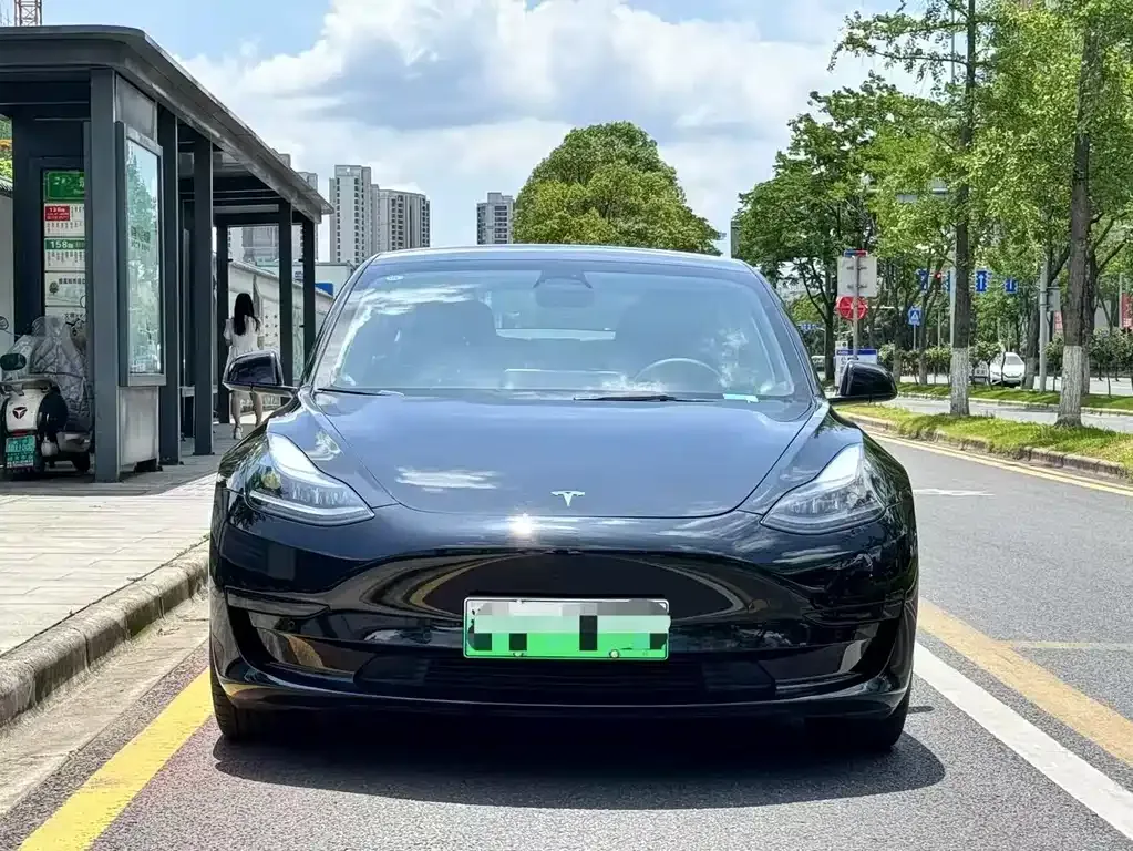 Tesla Model 3 — фото 9
