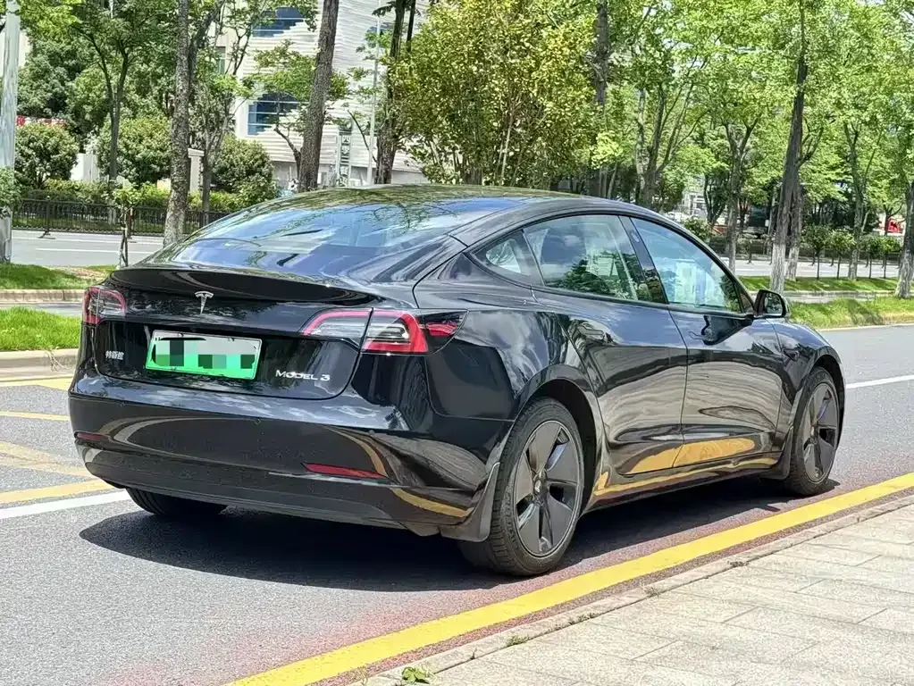 Tesla Model 3 — фото 4
