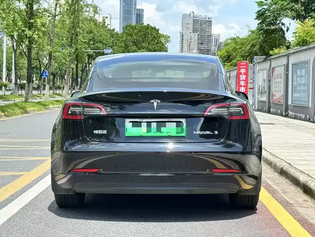 Tesla Model 3 — фото 3