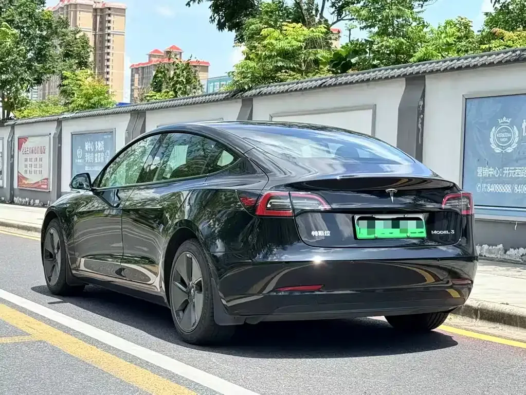Tesla Model 3 — фото 8