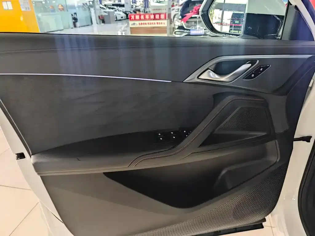 Roewe D5X DMH 2024 из CN, фото 4