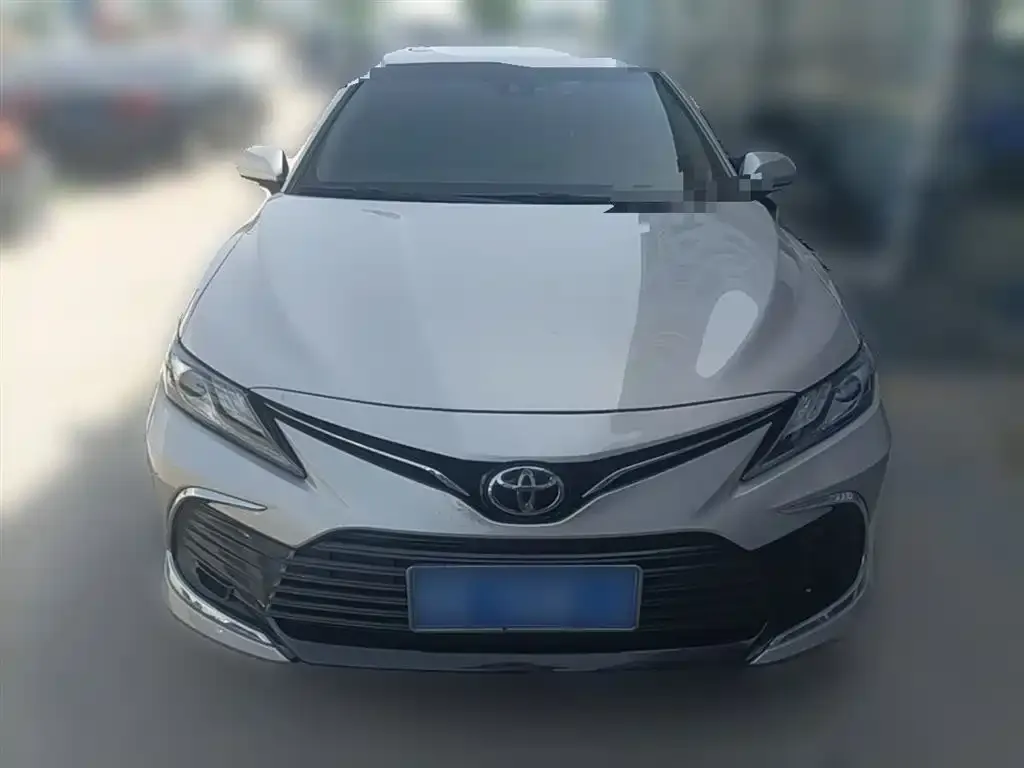 Toyota Camry — фото 9